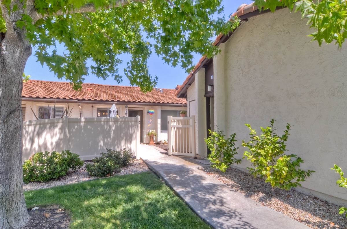 1810 Belle Grove Road Encinitas, CA 92024 - Photo 2 of 19