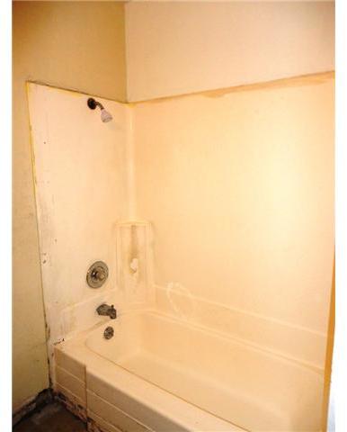 804 Regal Road, Unit 1L Encinitas, CA 92024 - Photo 10 of 18 full bath