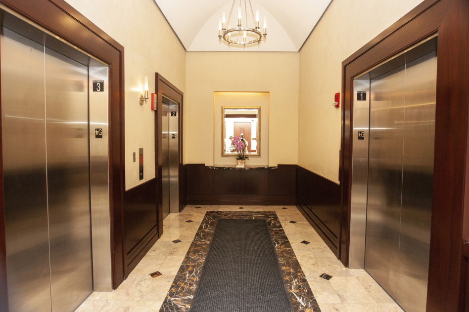 807 Davis St, Evanston, IL 60201 - Photo 3 of 3