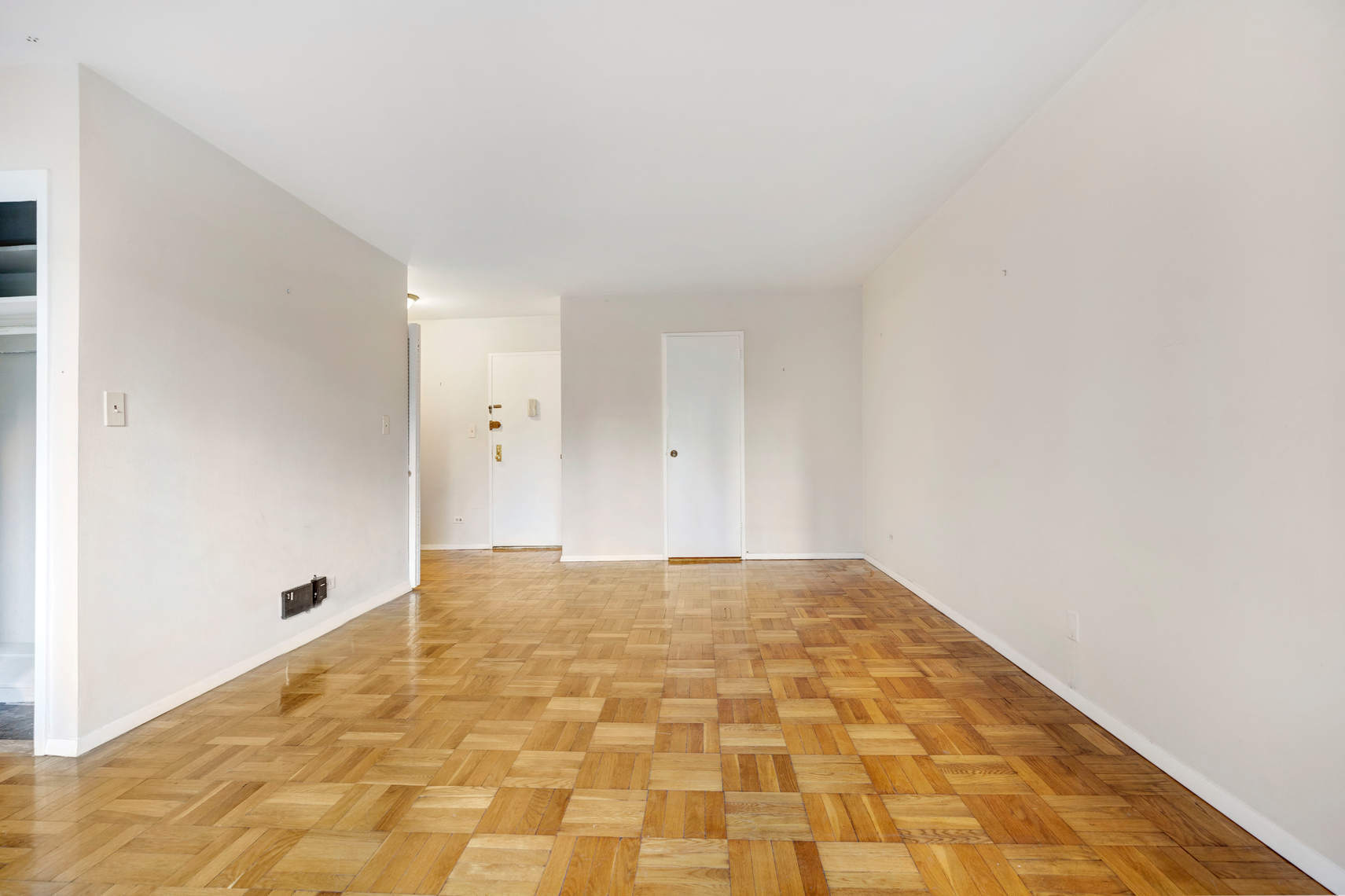 460 East 79th Street, Unit 4D Manhattan, NY 10075 - Photo 6 of 11