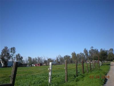 8540 Smith Road Bakersfield, CA 93307 - Photo 10 of 12 Gallery Image 10