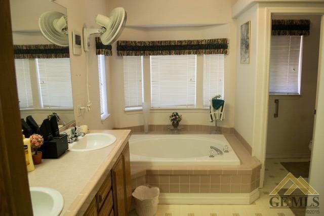 9001 East Wilson Road Bakersfield, CA 93307 - Photo 11 of 21 Gallery Image 11