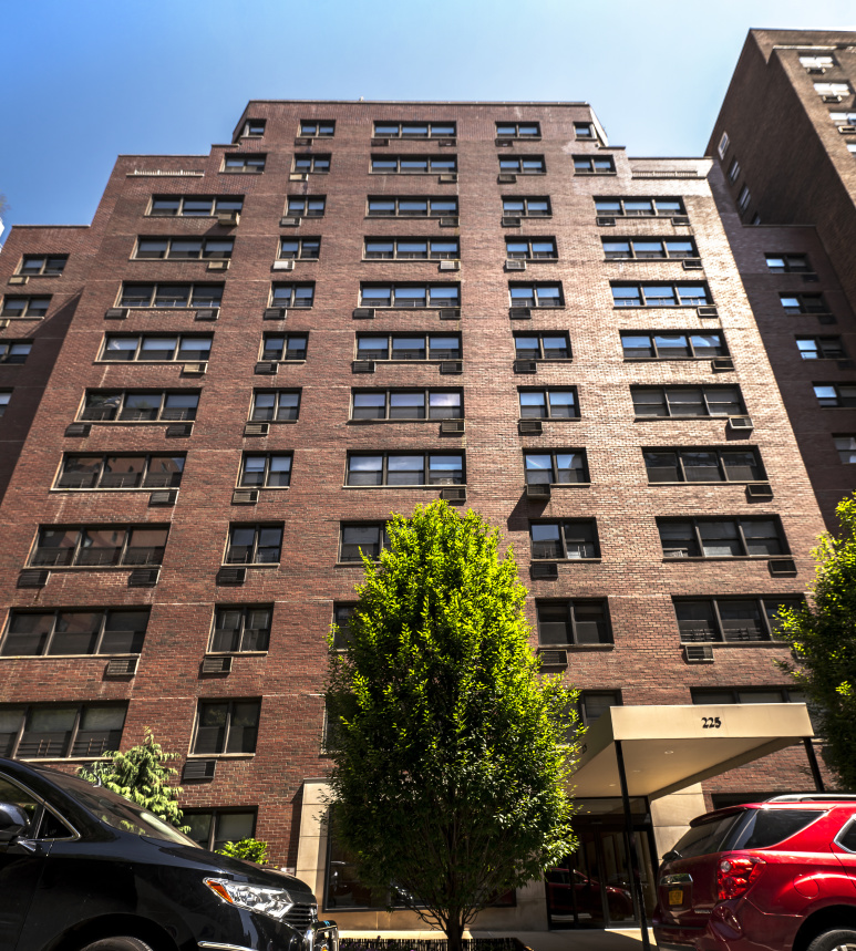 225 E 70th St, Manhattan, NY 10021 - Photo 2 of 4