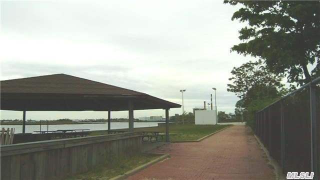 61 Truxton Road Island Park, NY 11558 - Photo 11 of 11