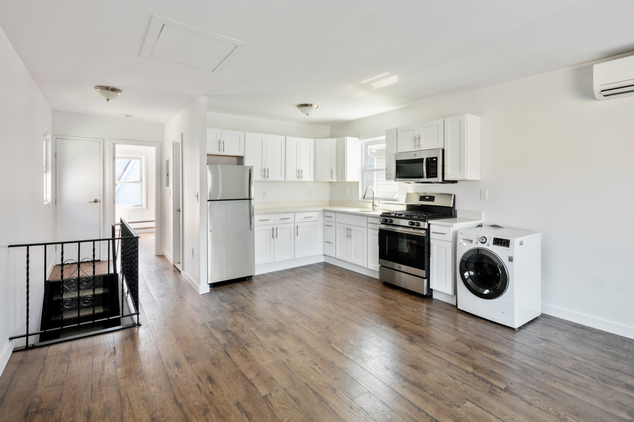 86-04 Eliot Avenue, Unit 2 Queens, NY 11374 - Photo 2 of 7