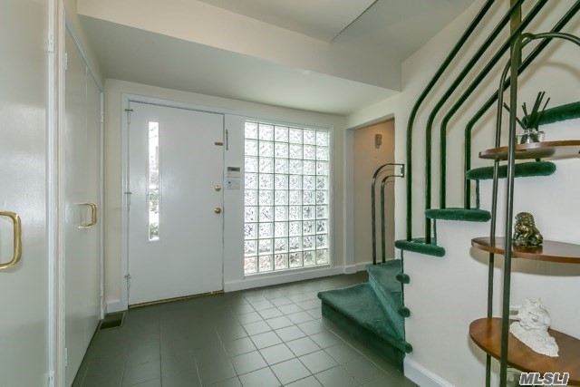 4 Larch Drive Great Neck, NY 11021 - Photo 2 of 20