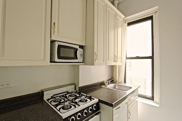 340 West 86th Street, Unit 9E Manhattan, NY 10024 - Photo 3 of 7