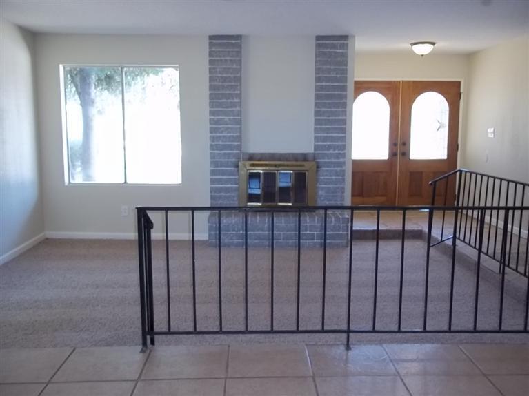 4404 Thatch Avenue Bakersfield, CA 93313 - Photo 4 of 20