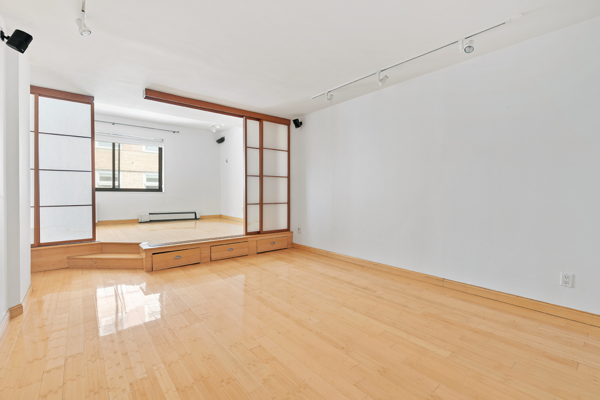 85 8th Avenue, Unit 6J Manhattan, NY 10011 - Photo 3 of 9