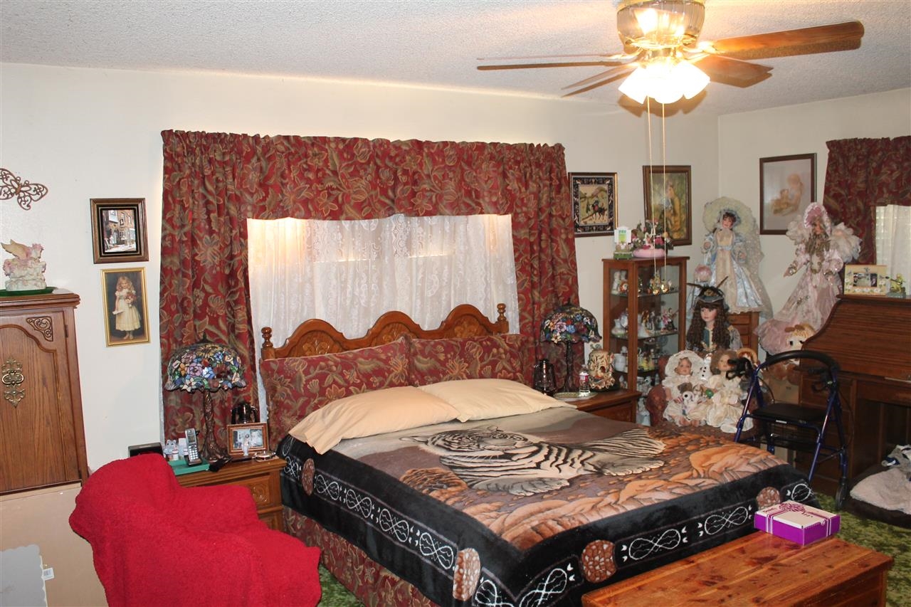 9435 Los Coches Road Lakeside, CA 92040 - Photo 14 of 19 large master bedroom