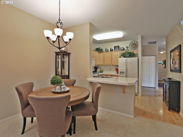 9514 Southwest Commons Court Beaverton, OR 97005 - Photo 6 of 12 Gallery Image 6