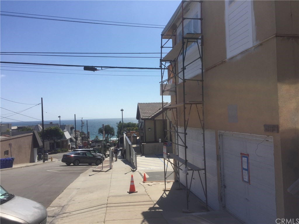 217 11th Street Manhattan Beach, CA 90266 - Photo 2 of 3