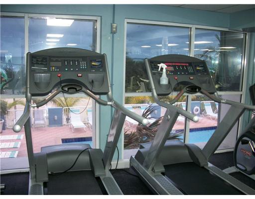 9341 Collins Avenue, Unit 904 Surfside, FL 33154 - Photo 19 of 22