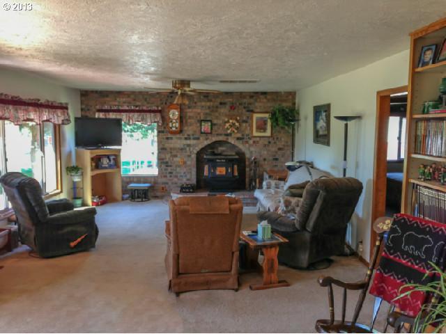 21086 Tumalo Road Bend, OR 97703 - Photo 9 of 12
