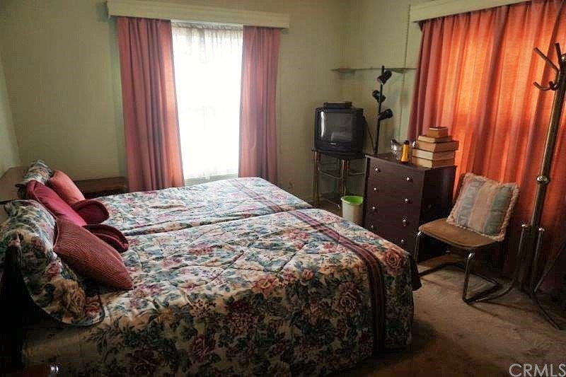 2107 West 84th Place Los Angeles, CA 90047 - Photo 16 of 30