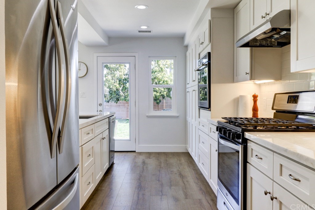 2444 Fordham Drive Costa Mesa, CA 92626 - Photo 3 of 50