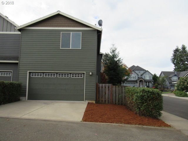 19500 Hummingbird Loop Oregon City, OR 97045 - Photo 3 of 28