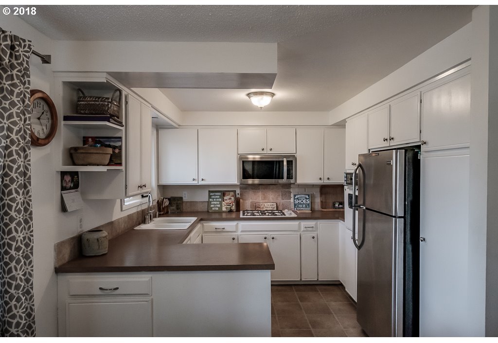 30729 Southwest Larson Road Lebanon, OR 97355 - Photo 5 of 32 Gallery Image 5