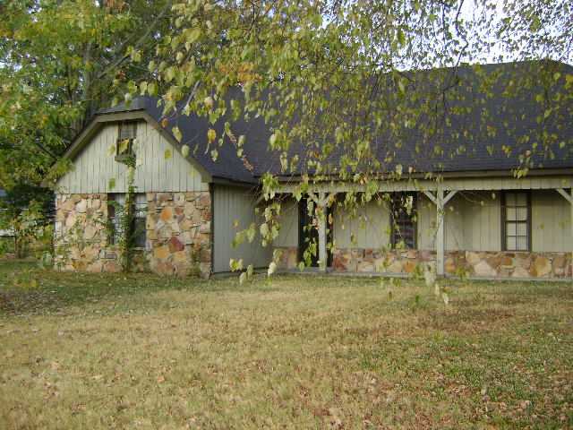 3949 Ross Road Memphis, TN 38115 - Photo 1 of 12