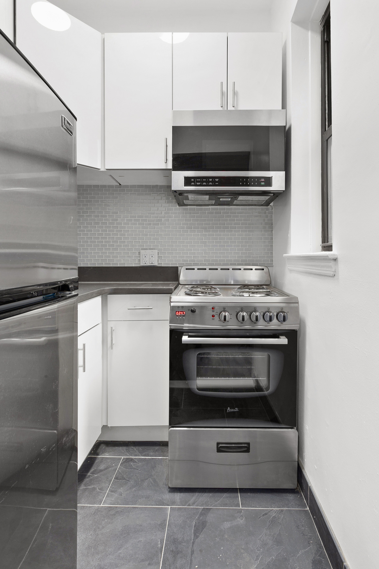 346 West 56th Street, Unit 5C Manhattan, NY 10019 - Photo 2 of 6