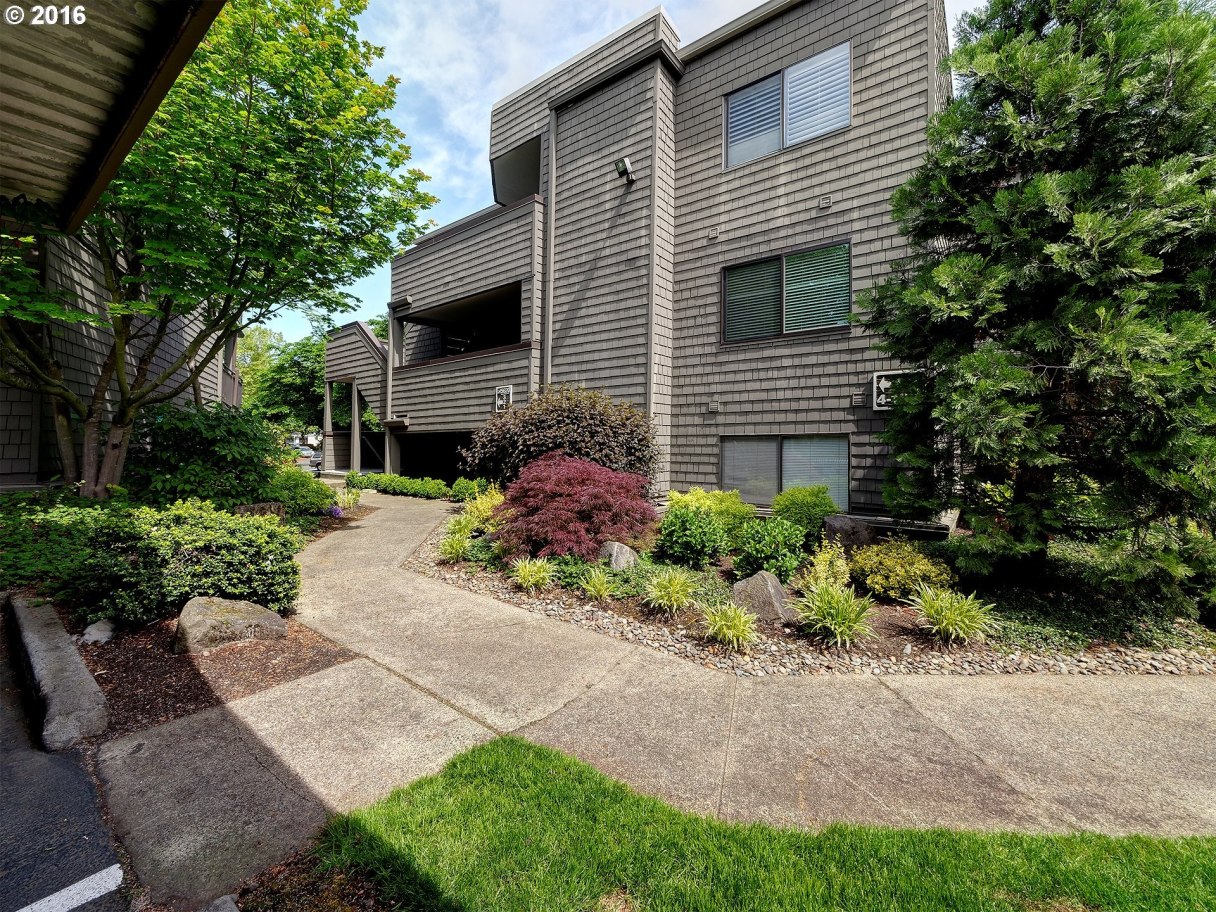 5620 Southwest Riverside Lane, Unit 2 Portland, OR 97239 - Photo 9 of 32 Gallery Image 9