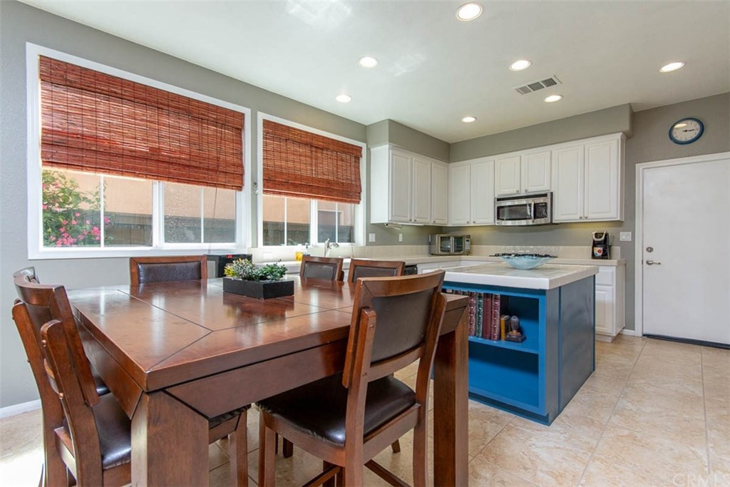 32009 Hummingbird Way Temecula, CA 92592 - Photo 12 of 40