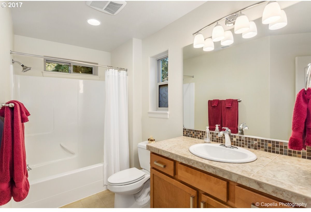 5406 Southwest Taylors Ferry Road Portland, OR 97219 - Photo 19 of 28