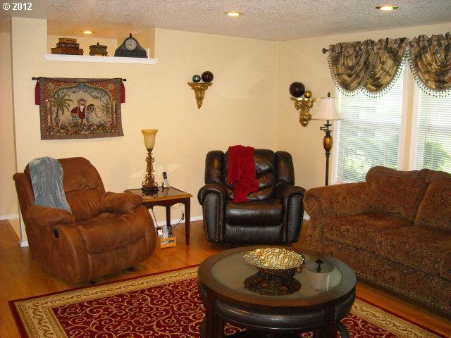 8446 Southwest Mohawk Street Tualatin, OR 97062 - Photo 4 of 16 Gallery Image 4