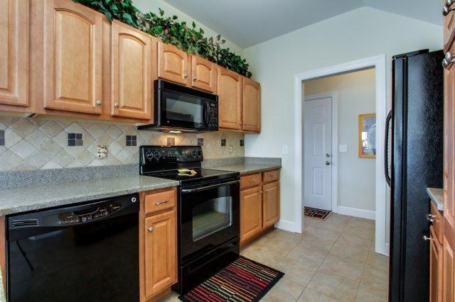 420 Conquest Road Murfreesboro, TN 37128 - Photo 2 of 10 GRANITE COUNTERS AND TILE FLOOR