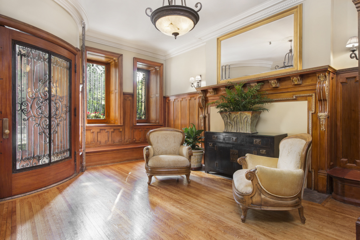 323 West 74th Street Manhattan, NY 10023 - Photo 3 of 24