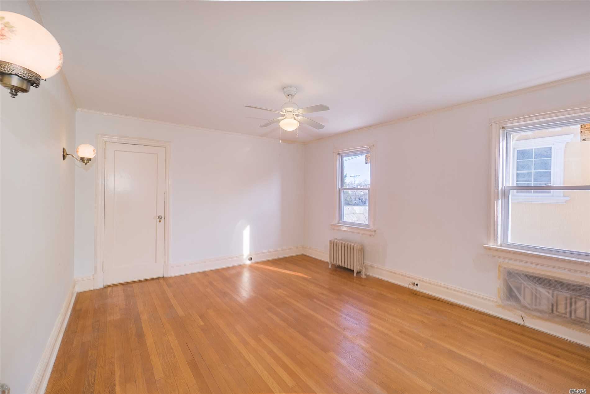 39 Boulevard Queens, NY 11357 - Photo 17 of 20