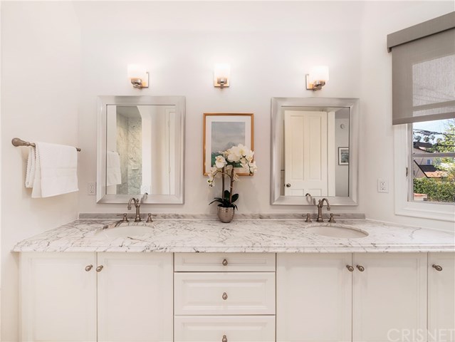 9001 Dayton Way, Unit E Beverly Hills, CA 90211 - Photo 12 of 27