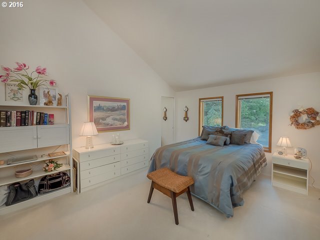 12716 Elk Rock Road Portland, OR 97219 - Photo 19 of 25 Gallery Image 19