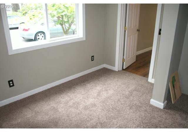 5405 Southwest Taylors Ferry Road Portland, OR 97219 - Photo 9 of 16