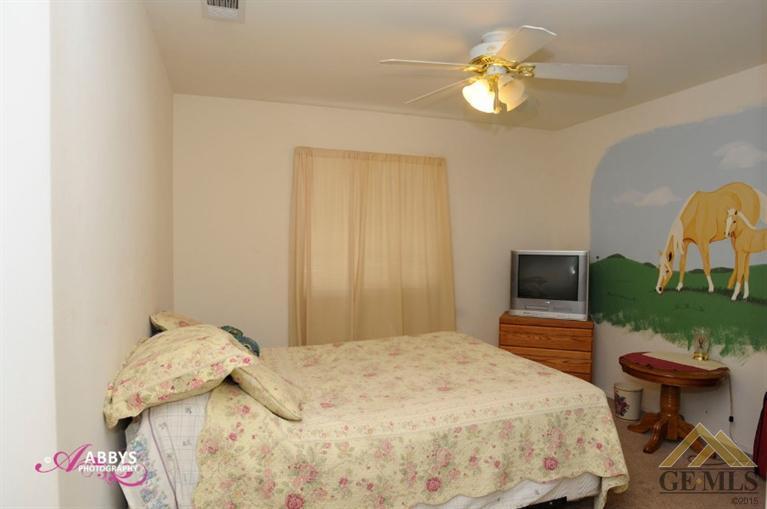 3146 Berkshire Road Bakersfield, CA 93313 - Photo 12 of 15