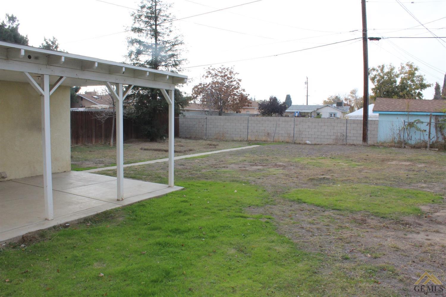 431 Sequoia Drive Bakersfield, CA 93308 - Photo 12 of 13