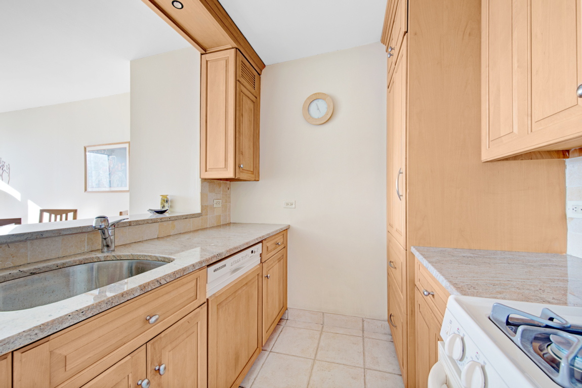 61 West 62nd Street, Unit 26L Manhattan, NY 10023 - Photo 5 of 9