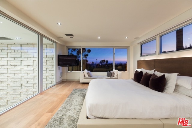 1514 Rising Glen Road Los Angeles, CA 90069 - Photo 10 of 20