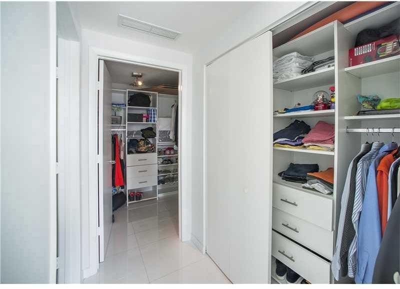 92 Southwest 3rd Street, Unit 2403 Miami, FL 33130 - Photo 13 of 17