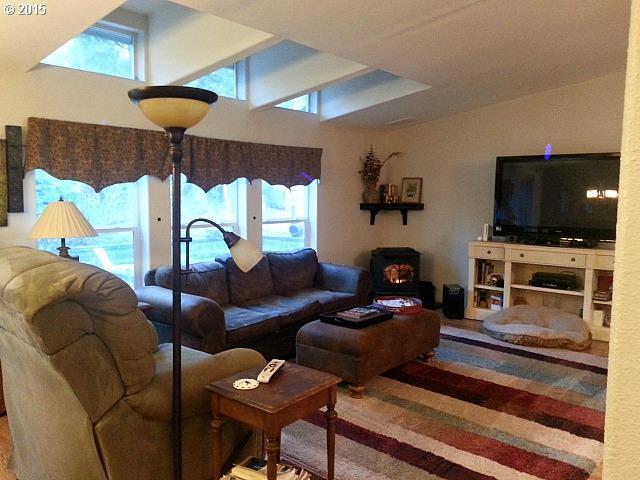 303 Snowberry Road Roseburg, OR 97471 - Photo 4 of 16