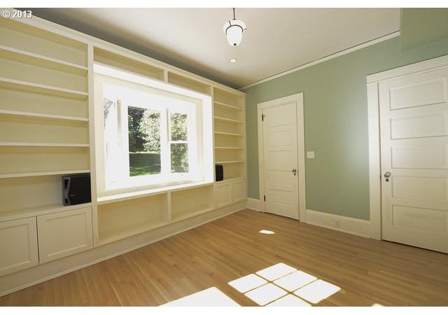 1685 South Radcliffe Road Portland, OR 97219 - Photo 5 of 16 Gallery Image 5
