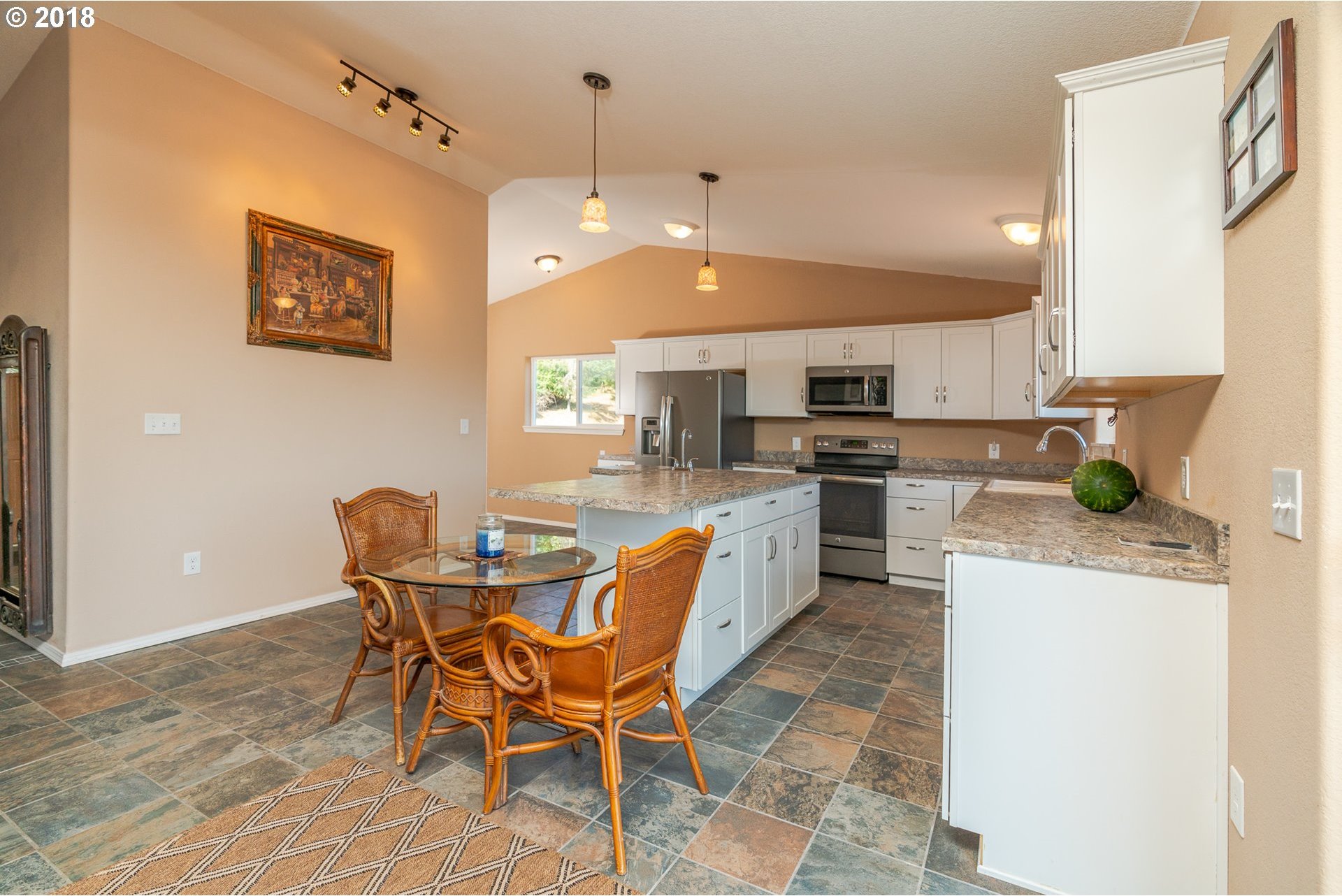624 Becker Road Roseburg, OR 97471 - Photo 4 of 31
