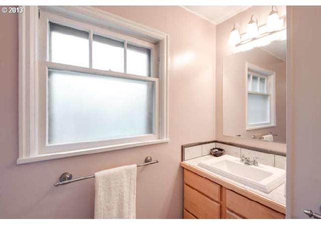 4908 Southwest Dosch Road Portland, OR 97239 - Photo 10 of 15 Gallery Image 10