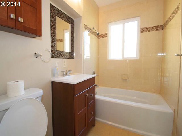 3207 Northeast Rosa Parks Way Portland, OR 97211 - Photo 8 of 12 Gallery Image 8