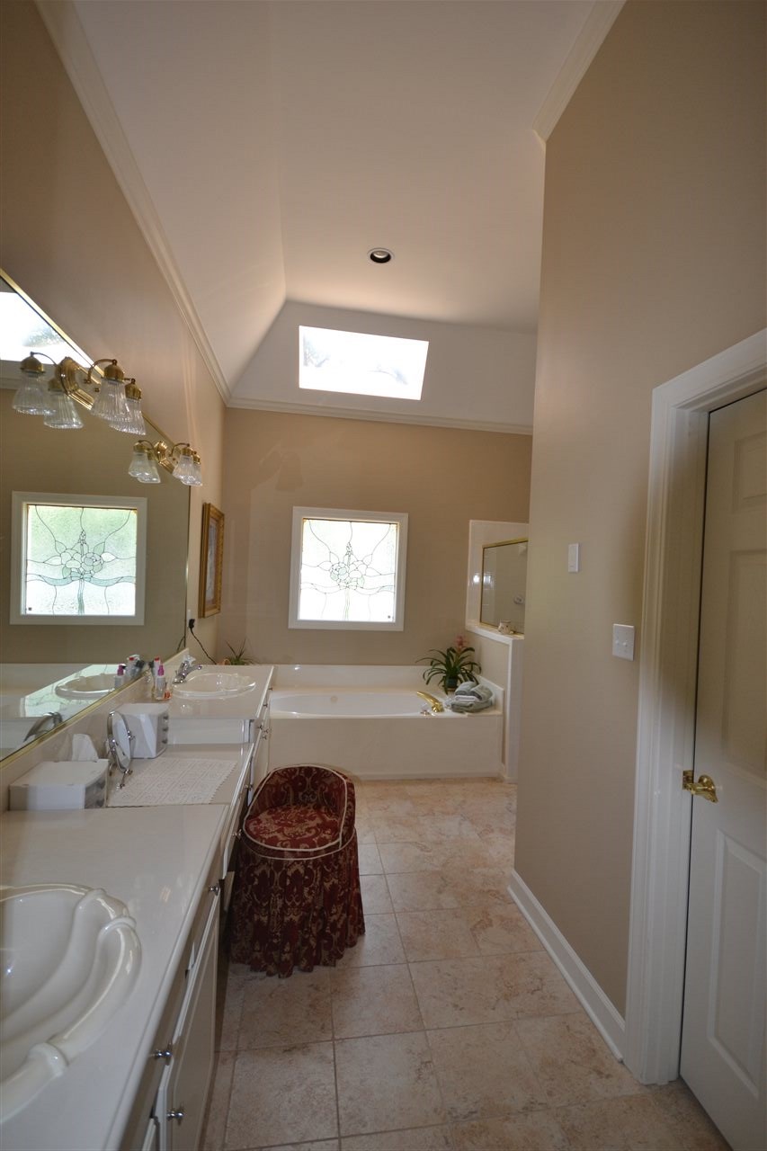 1950 Grovecrest Road Germantown, TN 38139 - Photo 13 of 25 Gallery Image 13