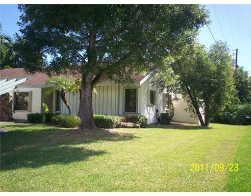 18493 Southwest 83rd Place Miami, FL 33157 - Photo 3 of 23