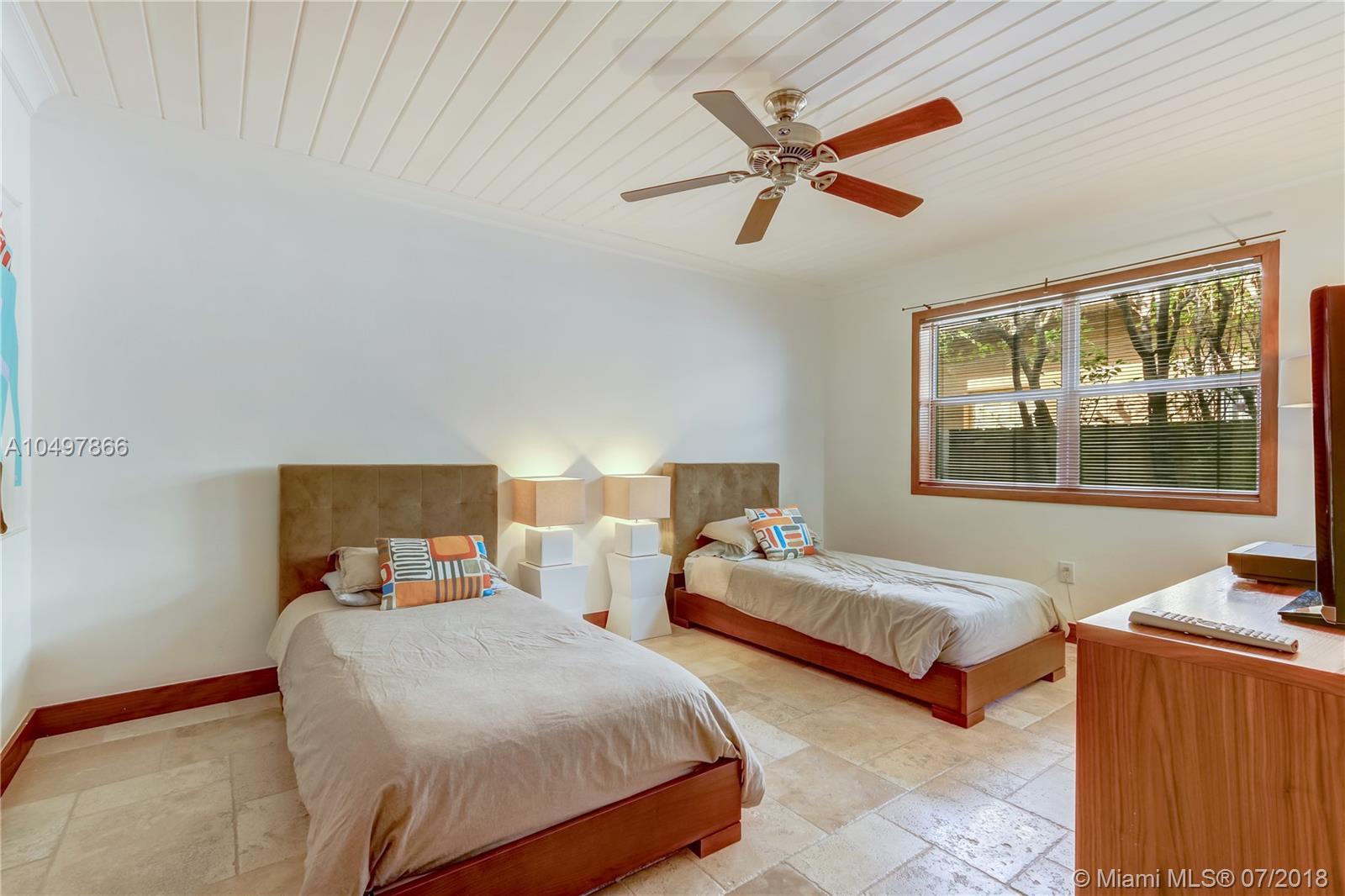 1525 Cleveland Road Miami Beach, FL 33141 - Photo 21 of 31