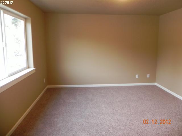 426 Northeast 141st Place Portland, OR 97230 - Photo 9 of 15