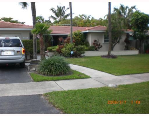 16420 Stonehaven Road Miami Lakes, FL 33014 - Photo 2 of 12 Gallery Image 2