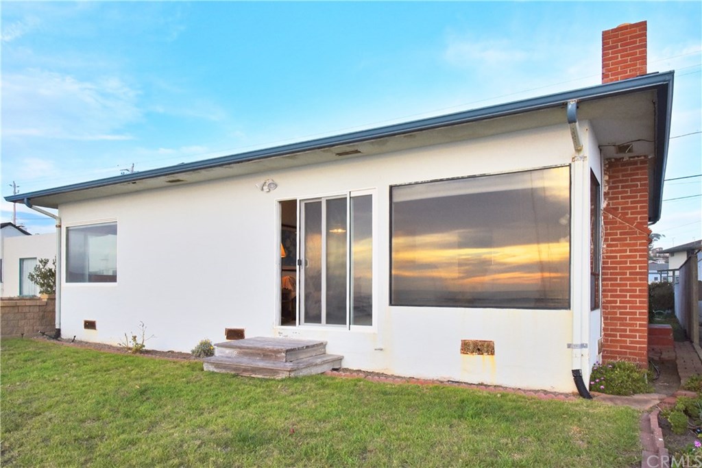 998 Pacific Avenue Cayucos, CA 93430 - Photo 3 of 23